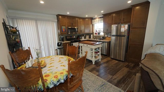 4207 DARBY DR, Morrisville, PA 19067