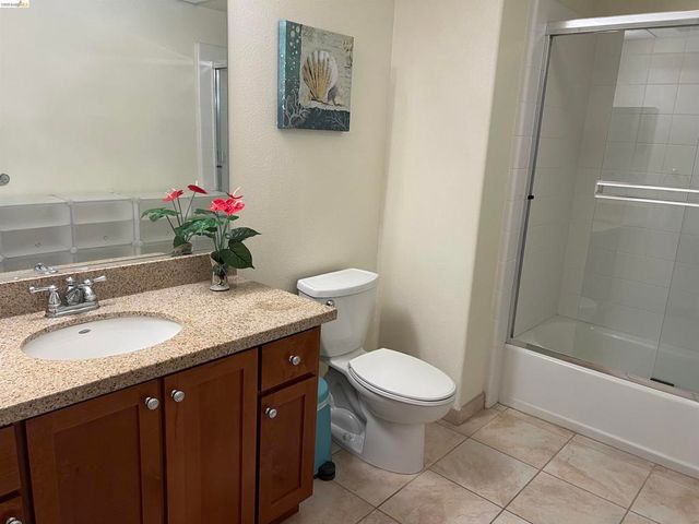 423 7th Street 313, Oakland, CA 94607