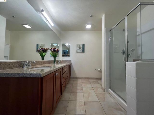 423 7th Street 313, Oakland, CA 94607