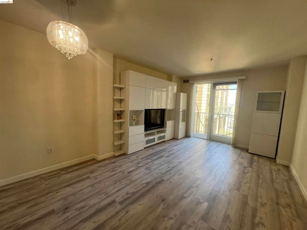 Image 2 of property listing at 423 7th Street 313, Oakland, CA 94607