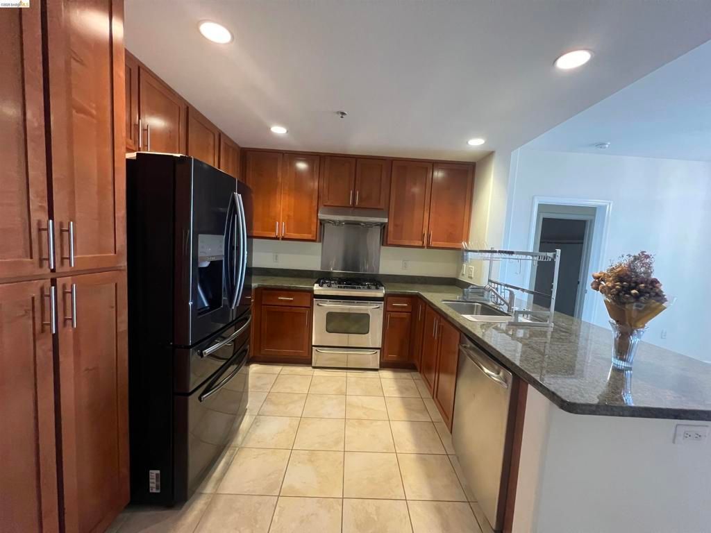 Image 3 of property listing at 423 7th Street 313, Oakland, CA 94607
