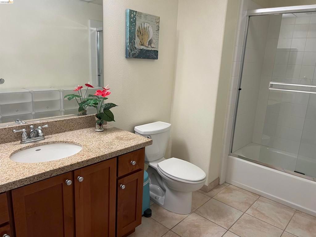 Image 7 of property listing at 423 7th Street 313, Oakland, CA 94607