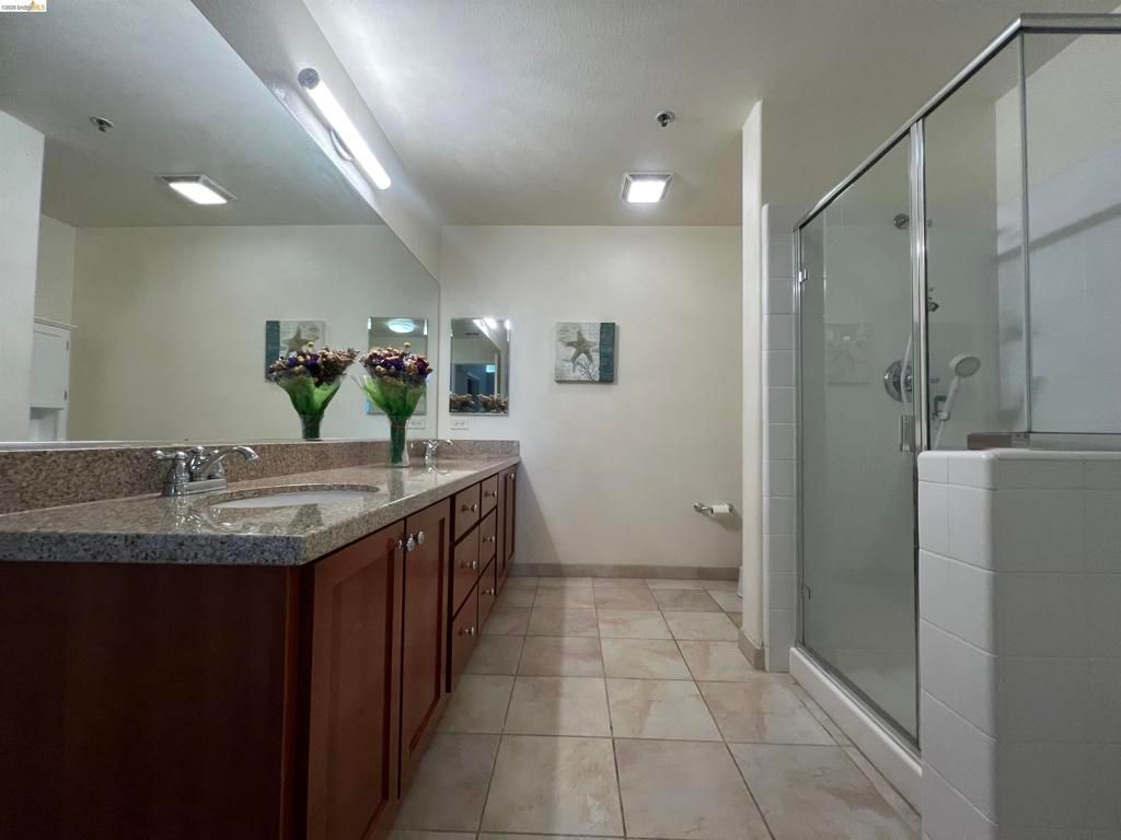 Image 9 of property listing at 423 7th Street 313, Oakland, CA 94607