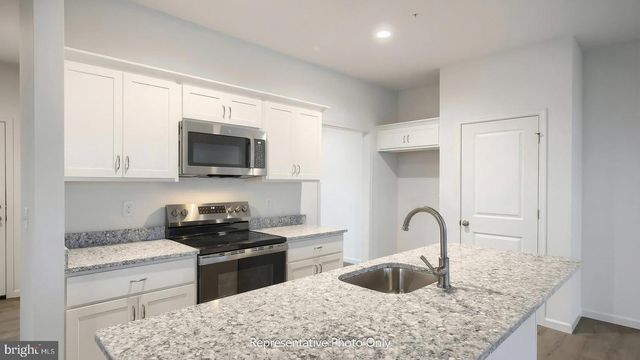 40 N CONIFER DR, Elizabethtown, PA 17022