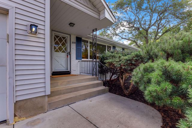 3988 Wisconsin Avenue N, New Hope, MN 55427