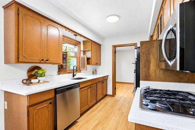 3988 Wisconsin Avenue N, New Hope, MN 55427