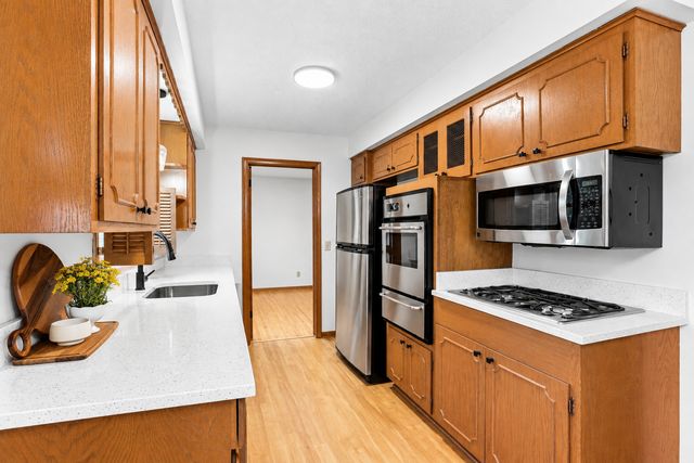 3988 Wisconsin Avenue N, New Hope, MN 55427