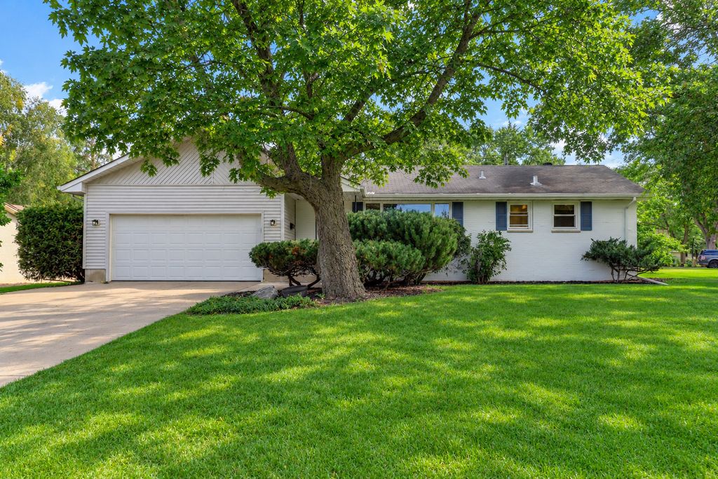 3988 Wisconsin Avenue N, New Hope, MN 55427 — exterior
