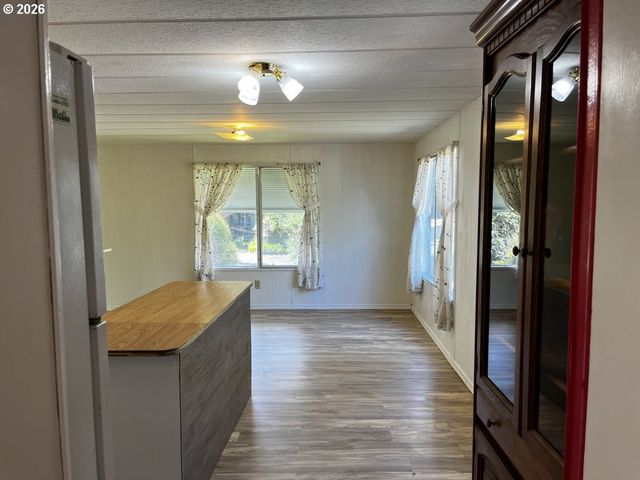 1600 RHODODENDRON Dr 21, Florence, OR 97439