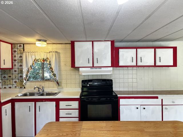 1600 RHODODENDRON Dr 21, Florence, OR 97439