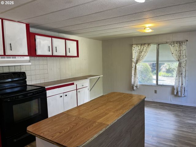 1600 RHODODENDRON Dr 21, Florence, OR 97439