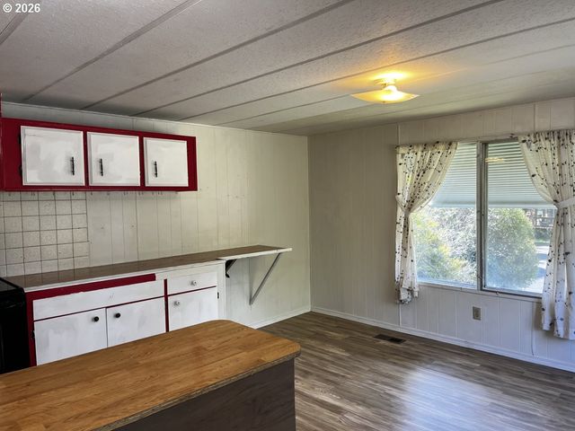 1600 RHODODENDRON Dr 21, Florence, OR 97439