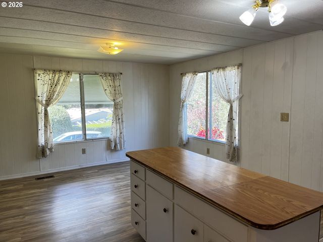 1600 RHODODENDRON Dr 21, Florence, OR 97439