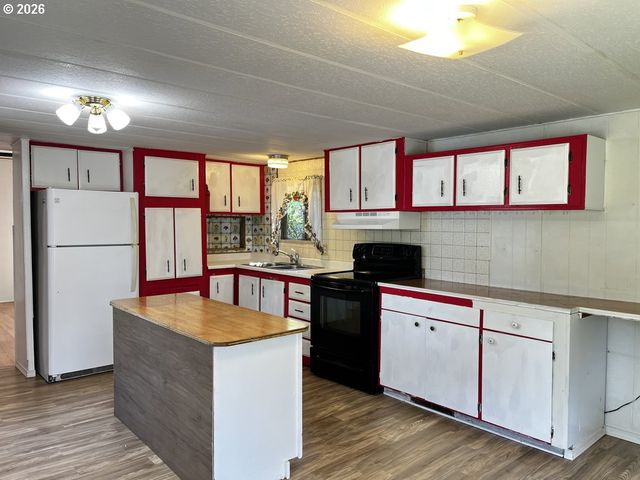 1600 RHODODENDRON Dr 21, Florence, OR 97439