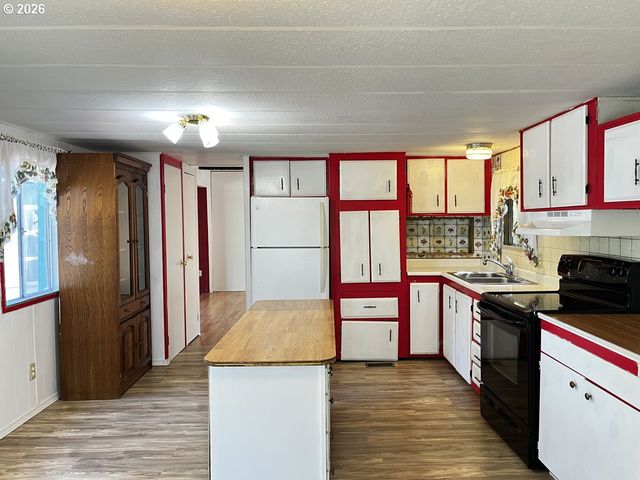 1600 RHODODENDRON Dr 21, Florence, OR 97439