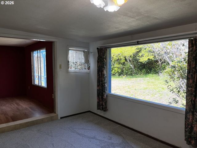 1600 RHODODENDRON Dr 21, Florence, OR 97439