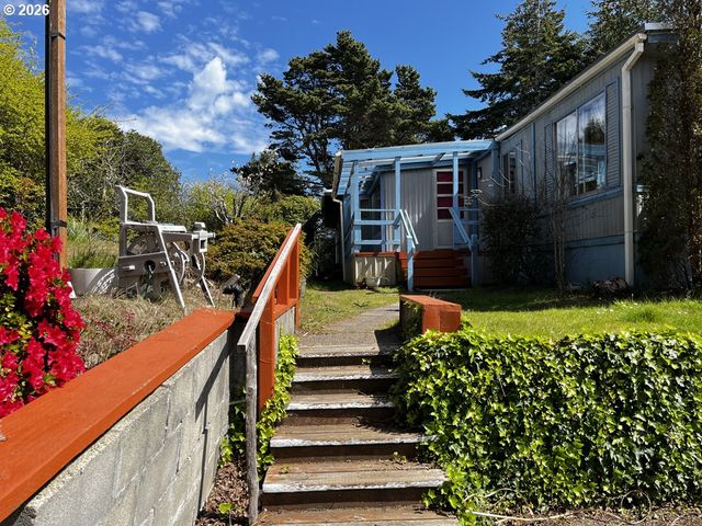 1600 RHODODENDRON Dr 21, Florence, OR 97439