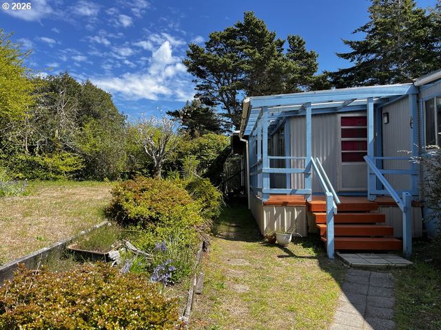 1600 RHODODENDRON Dr 21, Florence, OR 97439