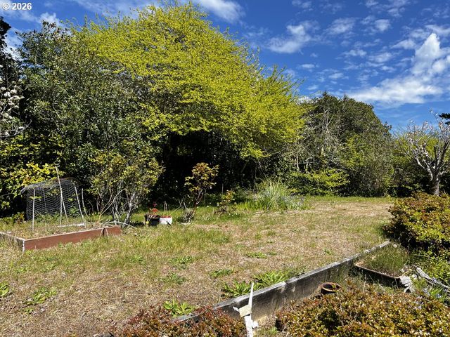 1600 RHODODENDRON Dr 21, Florence, OR 97439