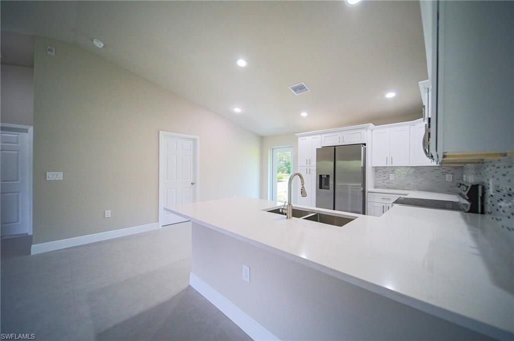 1011 Kent ST E, LEHIGH ACRES, FL 33974 — photo 5