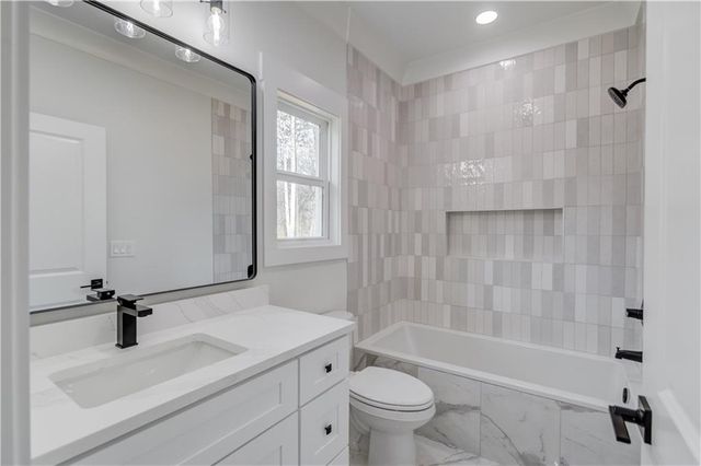 1453 Dee Kennedy Road, Hoschton, GA 30548