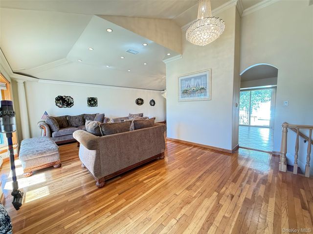14 Millpond, Jericho, NY 11753
