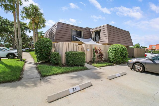 912 9th Court, Palm Beach Gardens, FL 33410