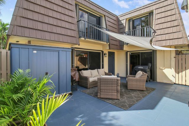 912 9th Court, Palm Beach Gardens, FL 33410