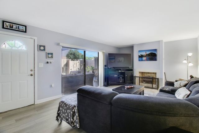 912 9th Court, Palm Beach Gardens, FL 33410