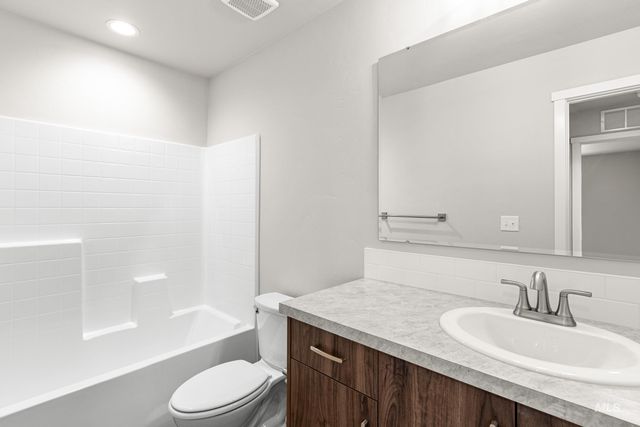 469 Waverly Ave, Middleton, ID 83644