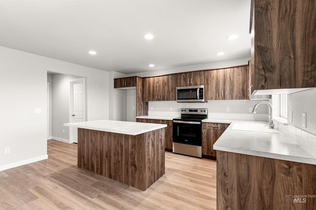 469 Waverly Ave, Middleton, ID 83644