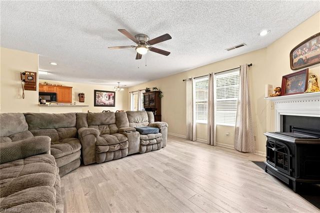7027 Hill N Dale Drive, Kernersville, NC 27284