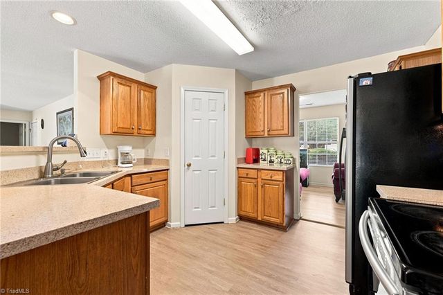 7027 Hill N Dale Drive, Kernersville, NC 27284