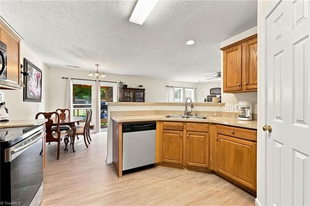 7027 Hill N Dale Drive, Kernersville, NC 27284