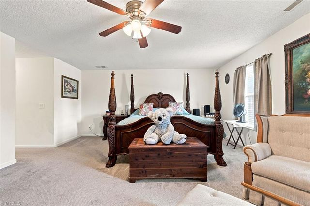 7027 Hill N Dale Drive, Kernersville, NC 27284