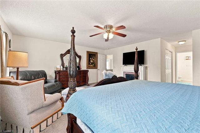 7027 Hill N Dale Drive, Kernersville, NC 27284