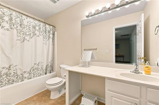 7027 Hill N Dale Drive, Kernersville, NC 27284