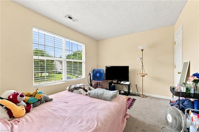 7027 Hill N Dale Drive, Kernersville, NC 27284