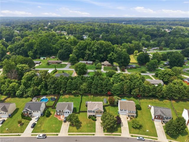 7027 Hill N Dale Drive, Kernersville, NC 27284