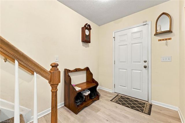 7027 Hill N Dale Drive, Kernersville, NC 27284