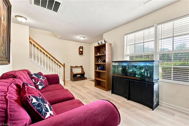 7027 Hill N Dale Drive, Kernersville, NC 27284