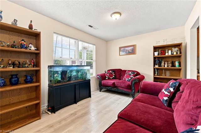 7027 Hill N Dale Drive, Kernersville, NC 27284