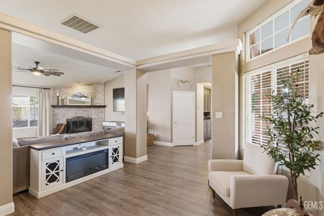 11102 Candlelight Court, Bakersfield, CA 93312