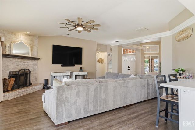 11102 Candlelight Court, Bakersfield, CA 93312