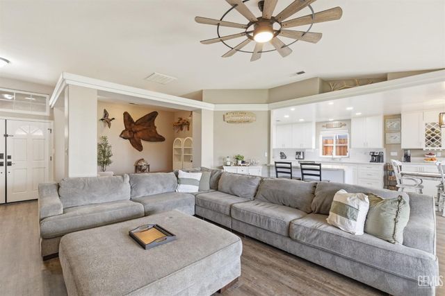 11102 Candlelight Court, Bakersfield, CA 93312