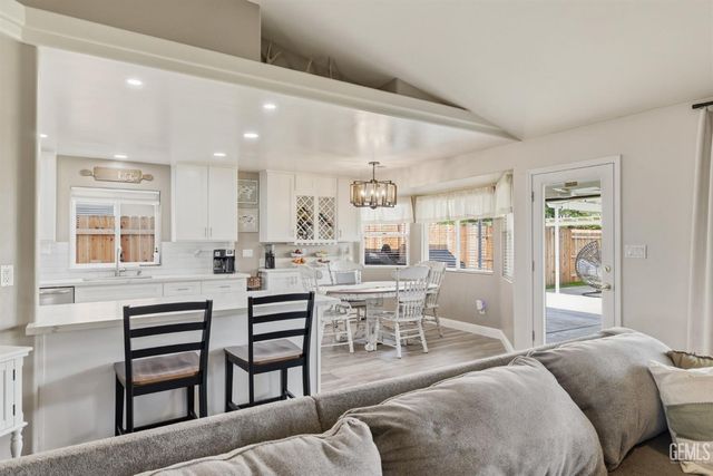 11102 Candlelight Court, Bakersfield, CA 93312