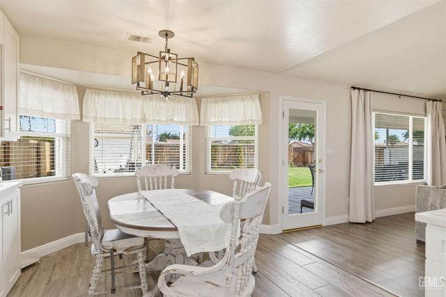 11102 Candlelight Court, Bakersfield, CA 93312