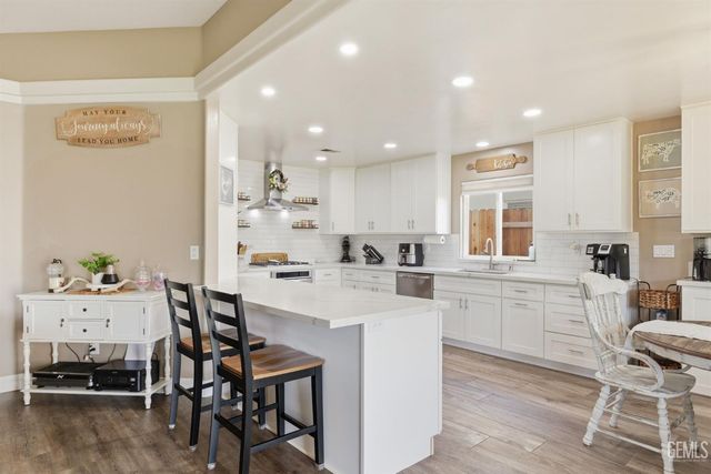 11102 Candlelight Court, Bakersfield, CA 93312