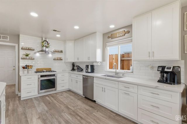 11102 Candlelight Court, Bakersfield, CA 93312
