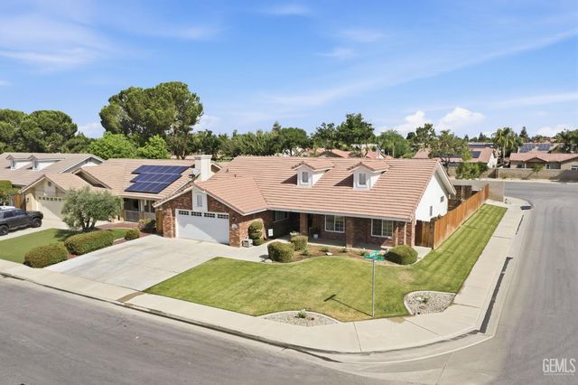 11102 Candlelight Court, Bakersfield, CA 93312